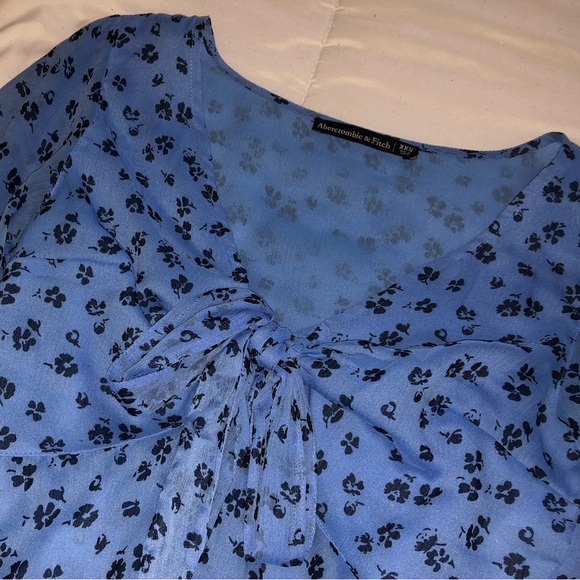 ABERCROMBIE & FITCH - Blue Floral Blouse - Picture 3 of 4